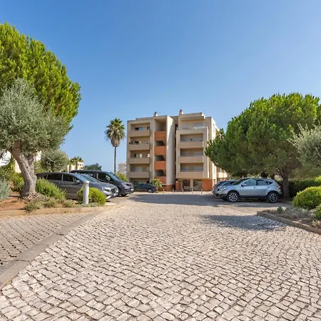 Spacious & Sunny With Pool By Hostwise Apartman