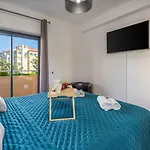 Lägenhet Spacious & Sunny With Pool By Hostwise *