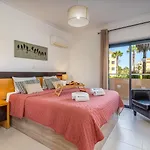 Spacious & Sunny With Pool By Hostwise Portimão