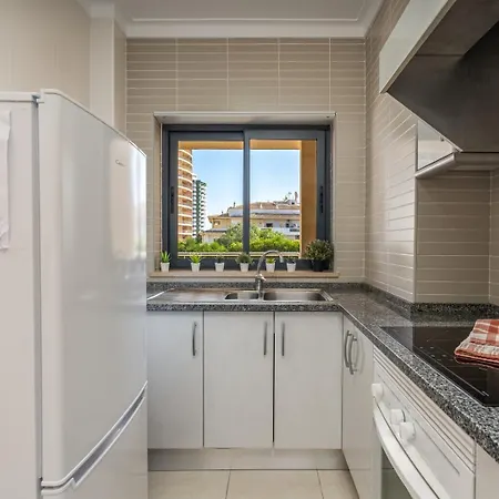 Apartament Spacious & Sunny With Pool By Hostwise *