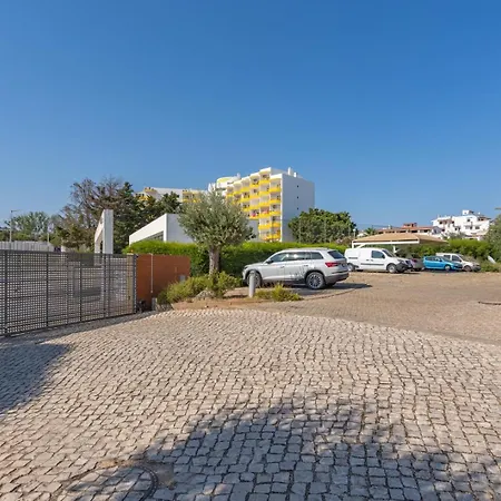 Spacious & Sunny With Pool By Hostwise 波尔蒂芒