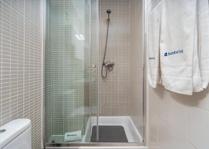 Spacious & Sunny With Pool By Hostwise Apartamento *