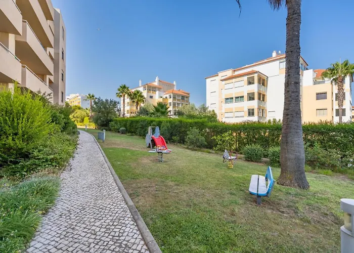 Apartamento Spacious & Sunny With Pool By Hostwise *