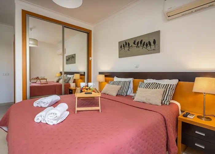 Spacious & Sunny With Pool By Hostwise *