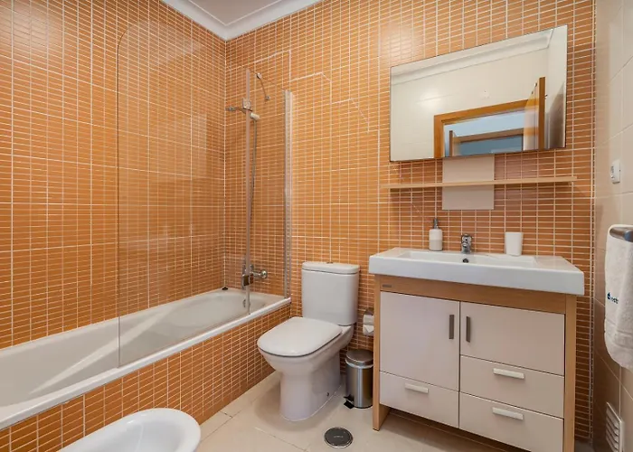 Apartamento Spacious & Sunny With Pool By Hostwise