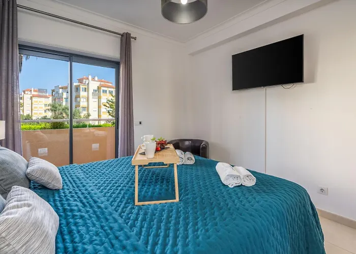 Apartamento Spacious & Sunny With Pool By Hostwise *