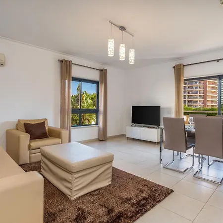 Spacious & Sunny With Pool By Hostwise Lejlighed *