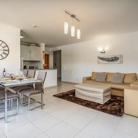 Lejlighed Spacious & Sunny With Pool By Hostwise *