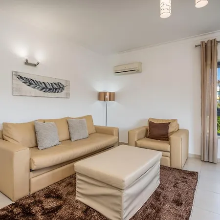 Spacious & Sunny With Pool By Hostwise *